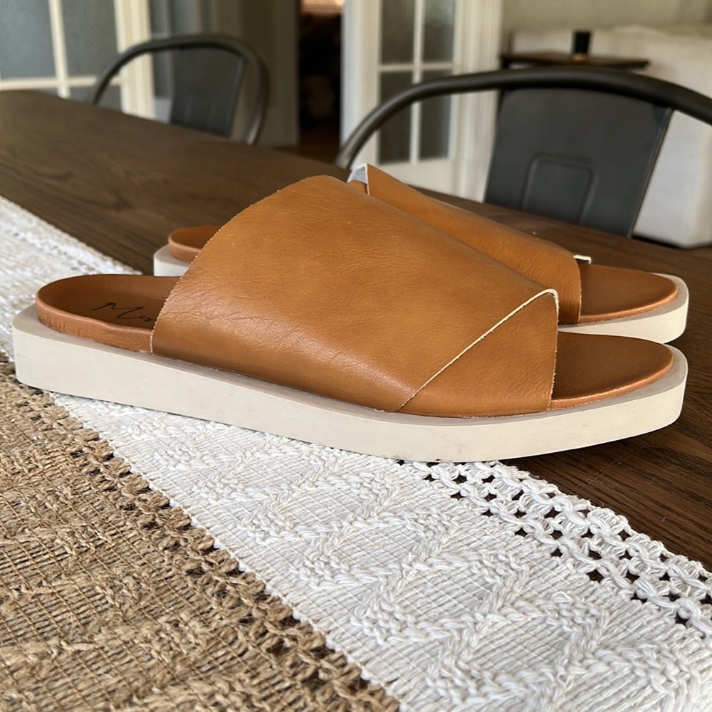 Sandals - Picture 2 of 3